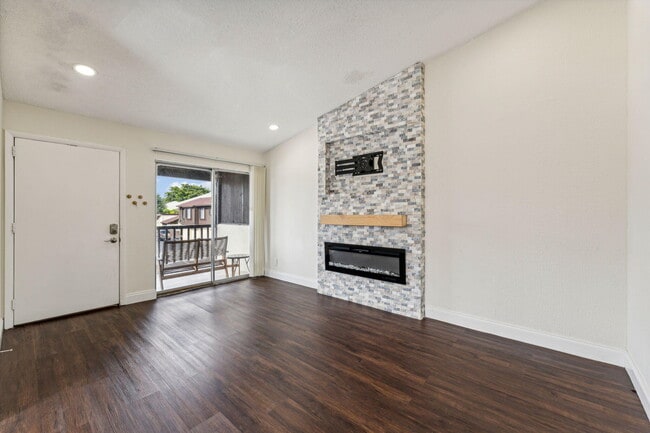 Building Photo - 5312 Bosque Ln