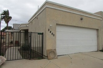 Building Photo - 2440 Lakeside Dr