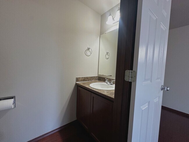 Building Photo - Beautiful 4-Bedroom 2.5-Bathroom Home in M...