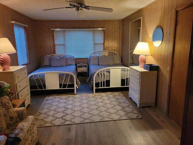 Building Photo - 260 Shuler Dr