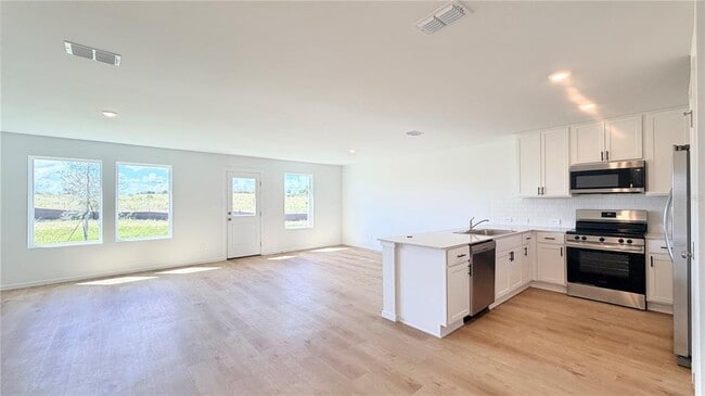 Building Photo - 615 ARTEMIS St