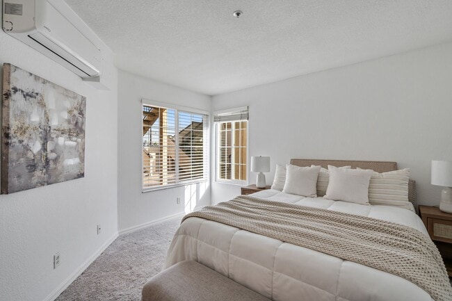 Building Photo - Remodeled 2 bed/2bath in Imperial Beach