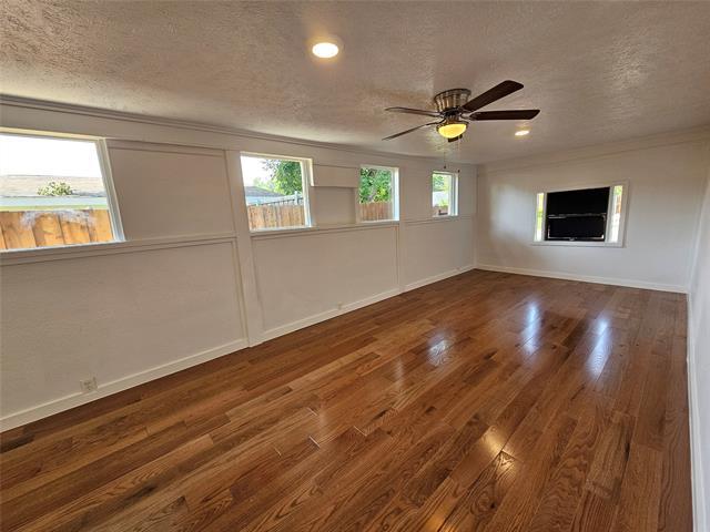 Building Photo - 2402 Housley Dr