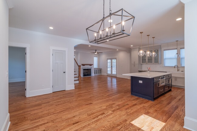 Building Photo - 1005 State St