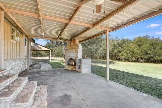 Building Photo - 441 Leaning Oak Trail