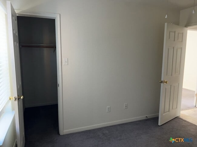 Building Photo - 105 W Truman Ave