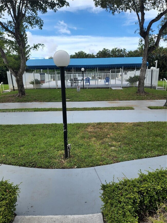 Building Photo - 1351 NE 191st St