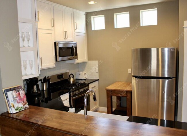 Building Photo - Furnished 2 BR home in Old Mill district