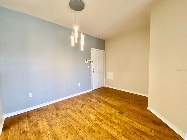 Building Photo - 5467 Vineland Rd