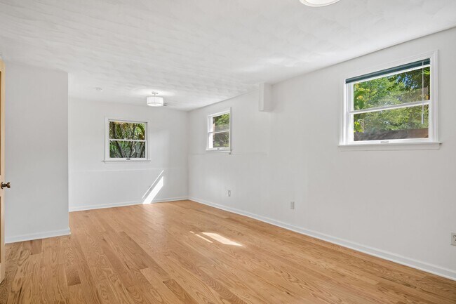 Building Photo - 1602 Westover Dr