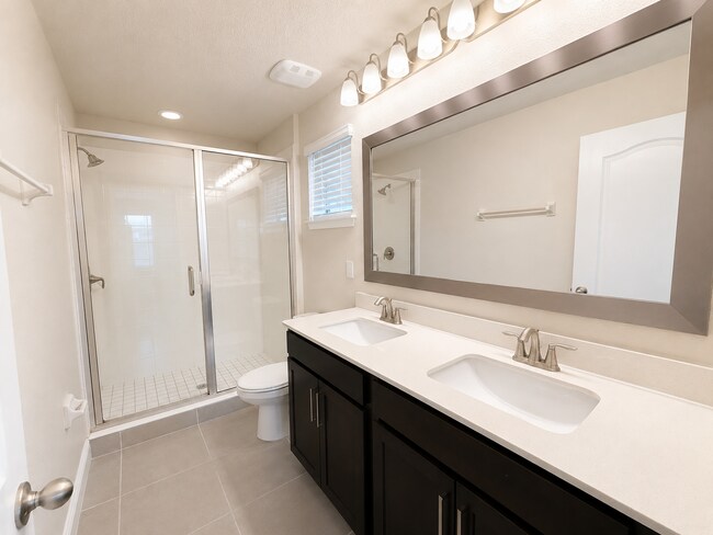 Building Photo - Spacious 5-Bedroom with 4.5 Baths at 176 Mitchell's Manor, Haines City!