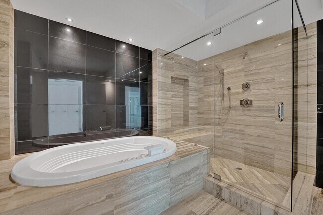 Building Photo - 101 S Fort Lauderdale Beach Blvd