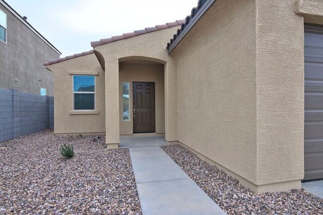 Building Photo - Comfortable living in a quiet neighborhood