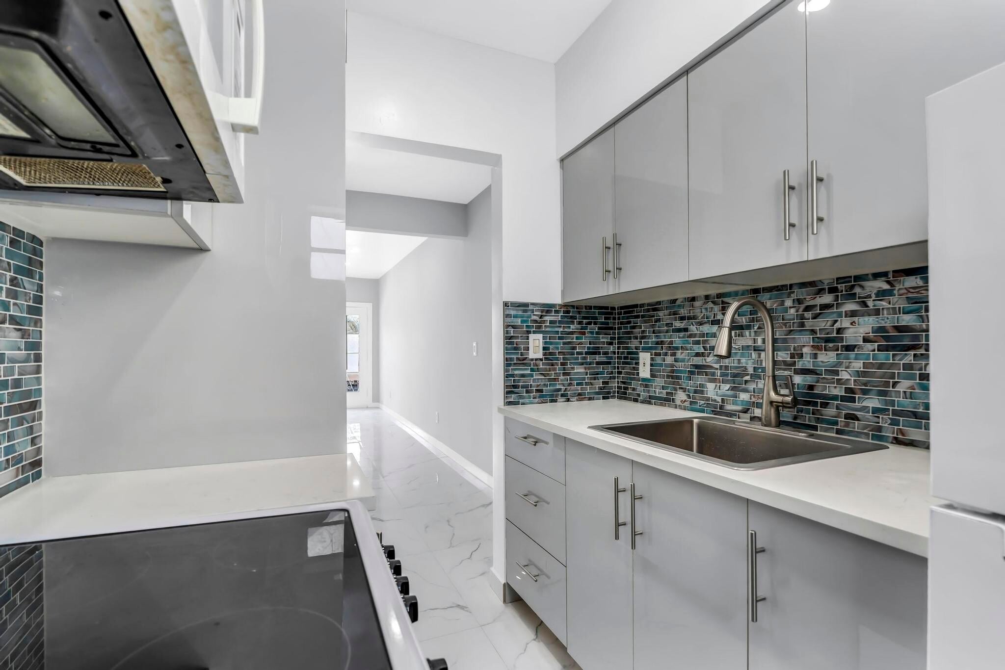 Building Photo - 635 8th St