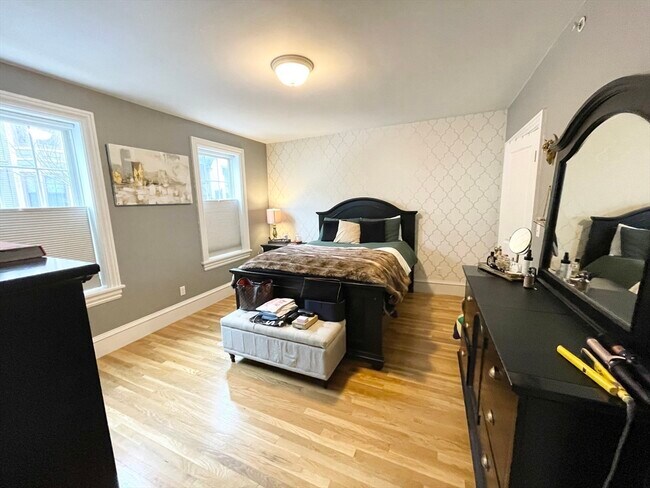 Building Photo - 27-29-29 Telegraph St