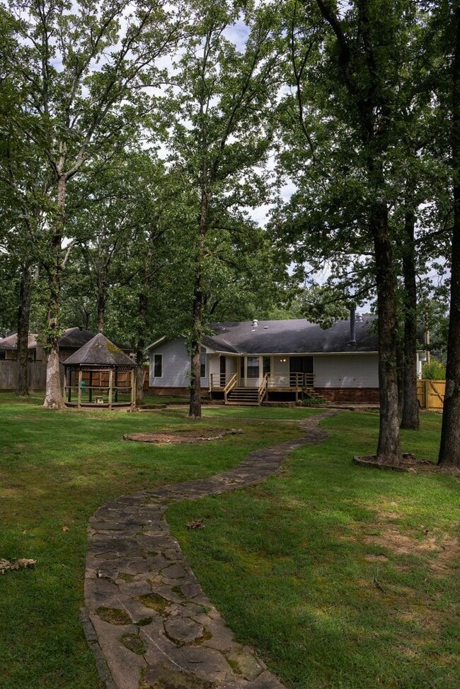 Building Photo - Sherwood Oasis