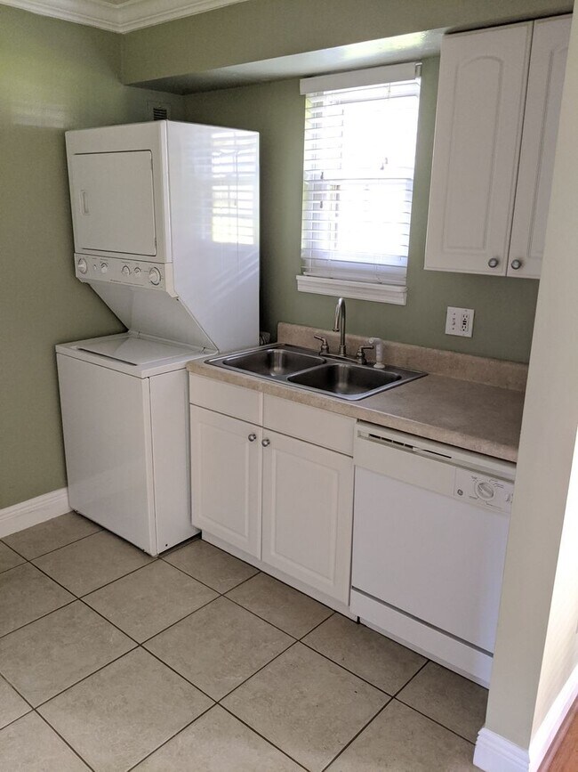 Building Photo - Charming 1 bed 1 bath apartment