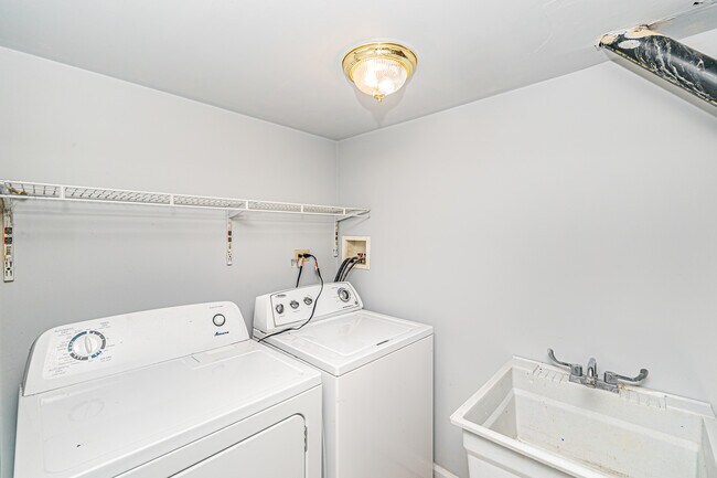 Building Photo - 1767 E Cree Ln