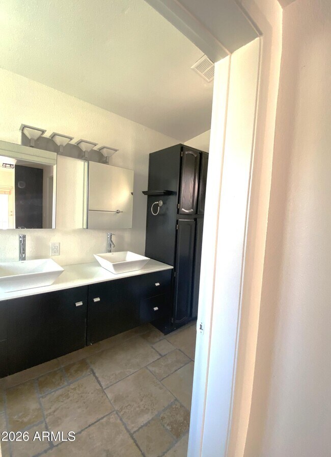 Building Photo - 405 E Huber St