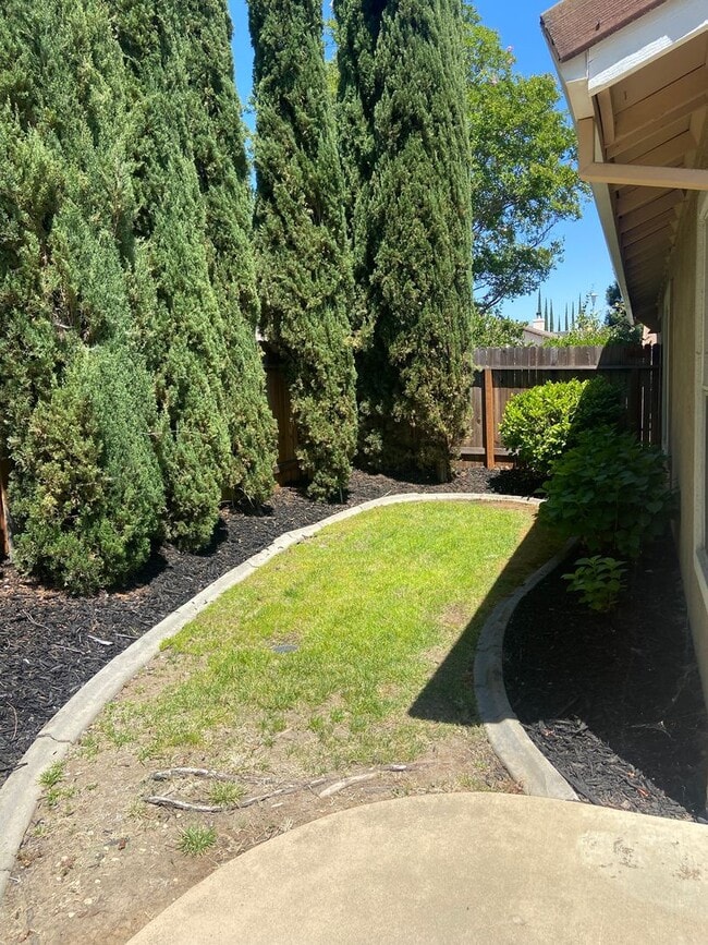 Building Photo - Prarie Oaks 3 Bdrm, 2 bath
