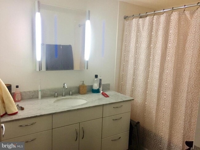 Building Photo - 219 S 18th St