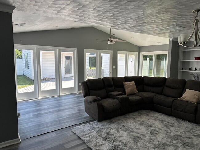 Building Photo - 9576 Maryus Rd