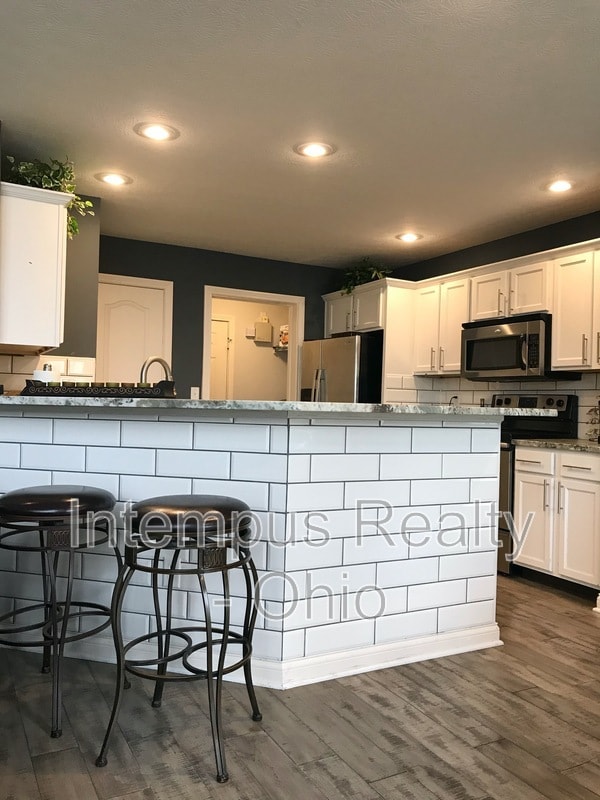 Building Photo - 5081 Dinard Way