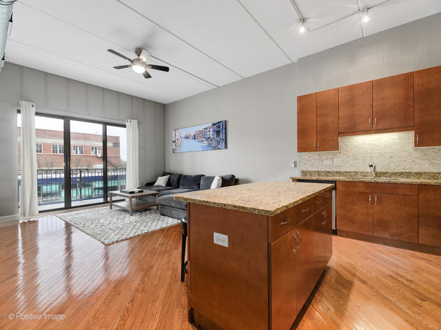 Building Photo - 3125 W Fullerton Ave