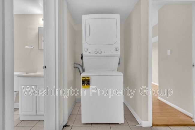 Building Photo - 2200 Castle Rock Square