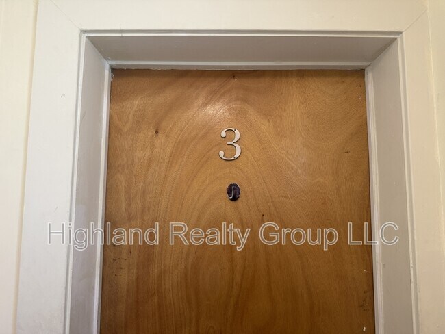 Building Photo - 100 Spring St