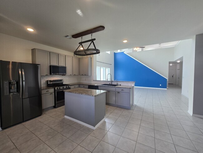 Building Photo - 7318 Parkview Dr