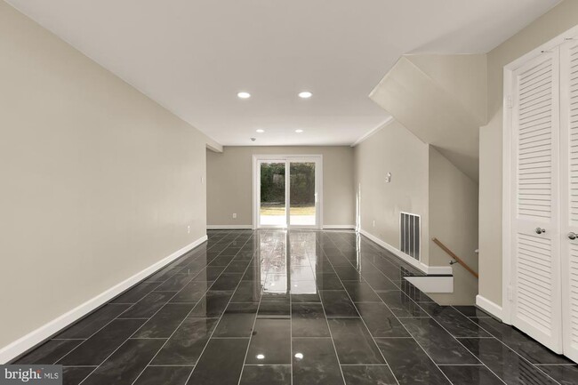 Building Photo - 8730 Ewing Dr