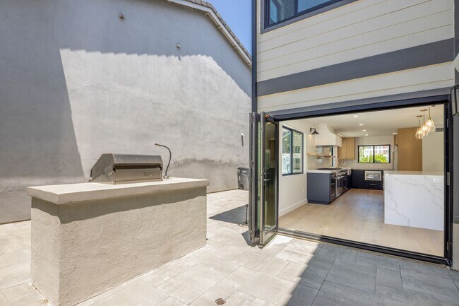 Building Photo - Gorgeous Fully Remodeled 5 Bedroom Home wi...
