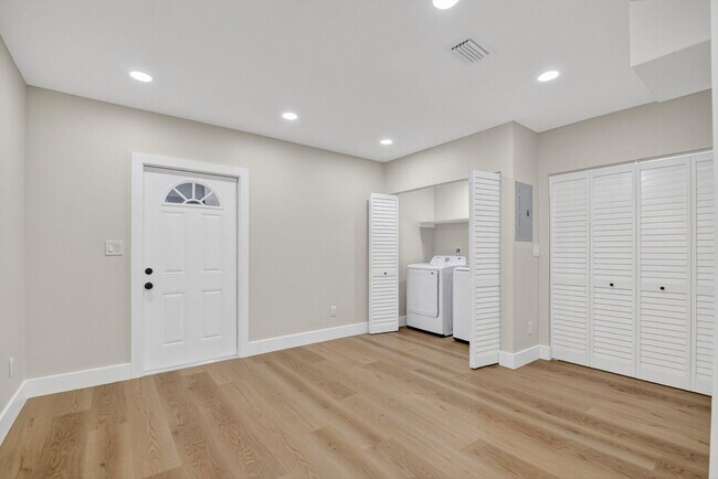 Building Photo - 409 47th St