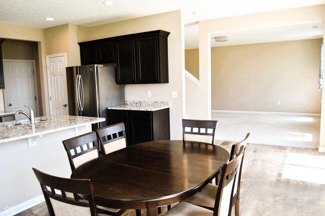 Building Photo - 2327 Creekland Dr