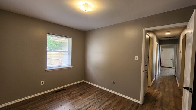 Building Photo - 4 Bed 2 Bath Home with Covered Carport in Bethany