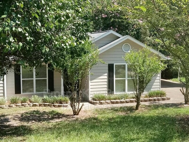 Primary Photo - 9 Mann St