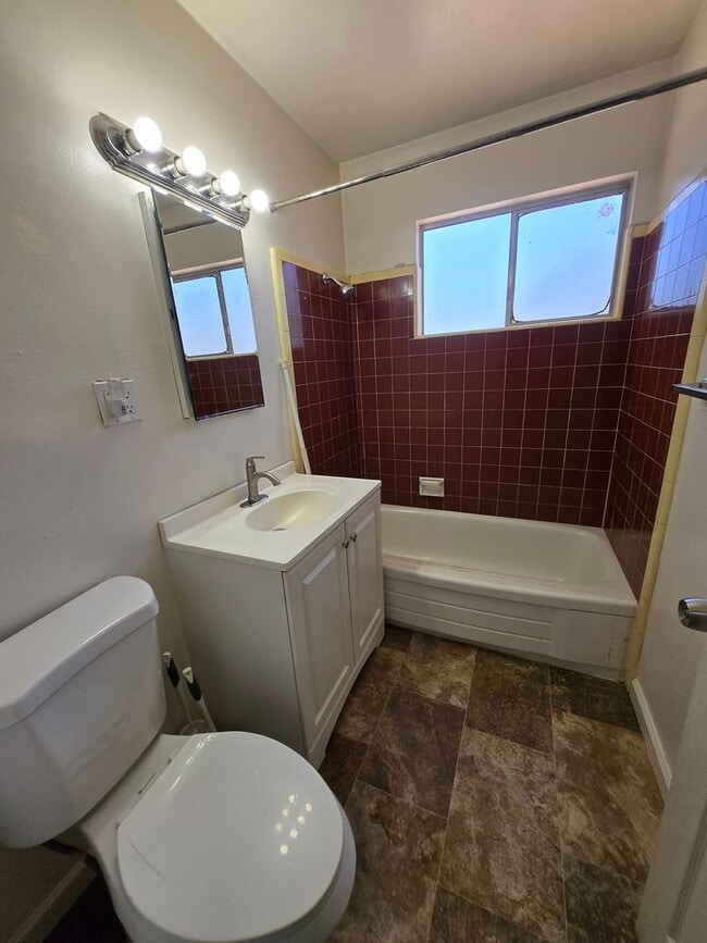 Building Photo - 2 Bedroom Duplex in Placerville