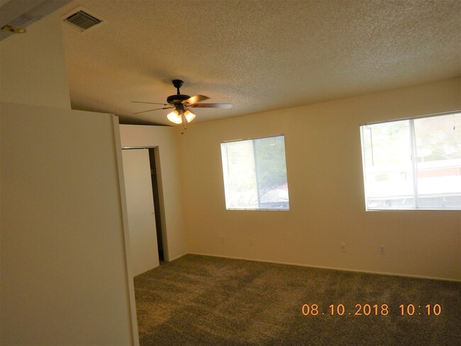 Building Photo - West Ironwood Hill Dr & Greasewood Rd 2/2