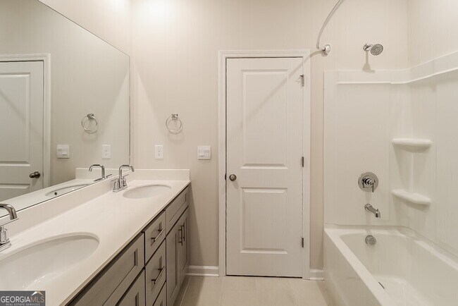 Building Photo - 5842 Un Grv Dr