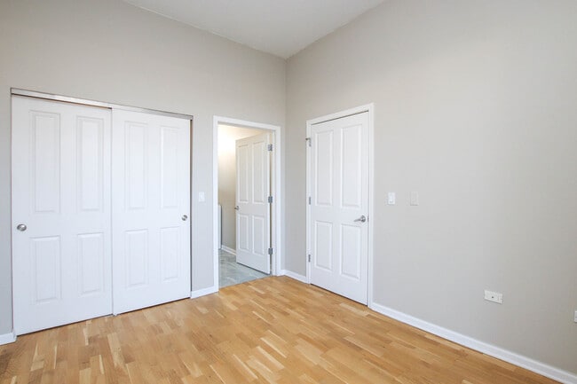 Building Photo - 1464 S Michigan Ave