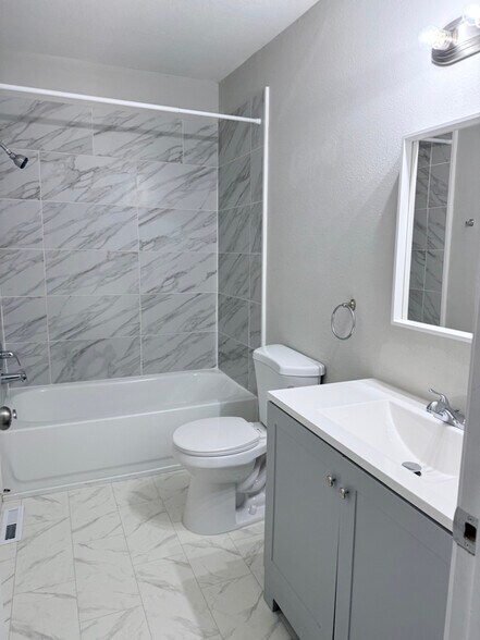 Building Photo - 1428 6th Ave