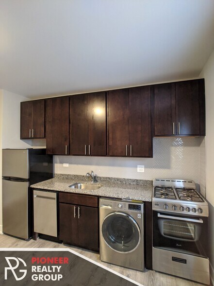 Building Photo - 437 W Belden Ave