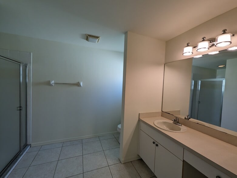 Building Photo - 2229 Heritage Greens Dr