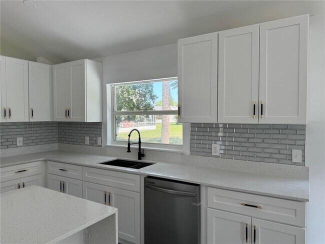 Building Photo - 215 Hollowbrook Cir