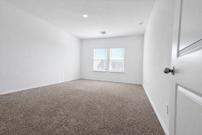Building Photo - 1739 Royal Rim Dr