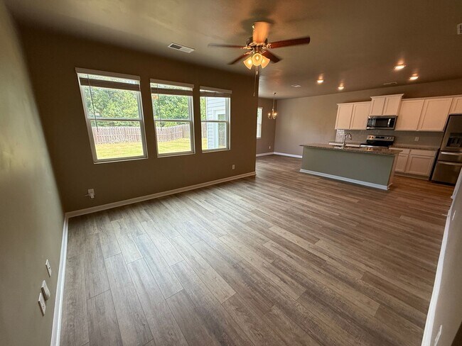 Building Photo - Open concept 4 bed, 2.5 bath home with fen...
