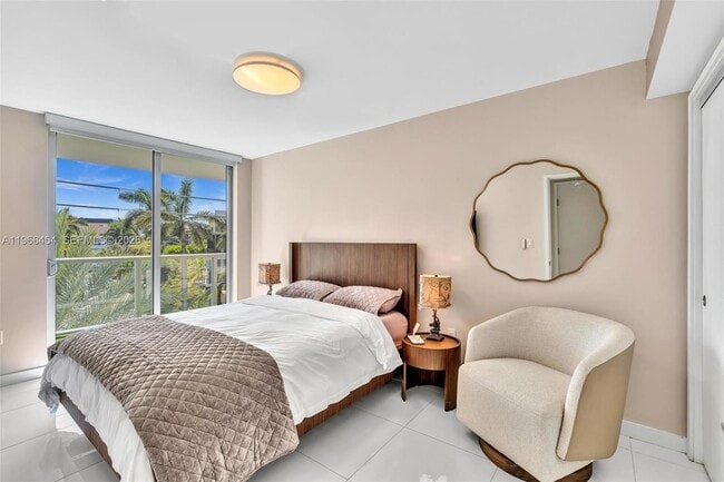 Building Photo - 9901 E Bay Harbor Dr