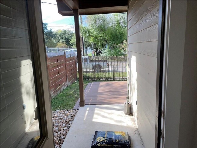 Building Photo - 2001 Faro Dr