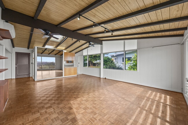 Building Photo - 1608 Makamua St